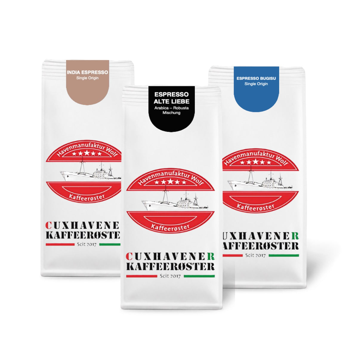 Weiße Kaffeetüten des Cuxhavener Kaffeeroesters eingebunden in Werbung für Espresso Trio Vorteilspaket 3x1000g freigestellt auf weissem Hintergrund