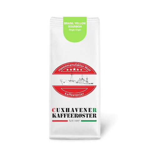 Weiße Kaffeetüte des Cuxhavener Kaffeeroesters mit der Aufschrift Brasil Yellow Bourbon vor weißem Hintergrund
