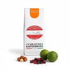 Weiße Kaffeetüte des Cuxhavener Kaffeeroesters mit der Aufschrift Kugelbake Blend und Aromasymbolen vor weißem Hintergrund