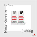 Weiße Kaffeetüten des Cuxhavener Kaffeeroesters eingebunden in Werbung für Null Koffein Paket 2x 500g