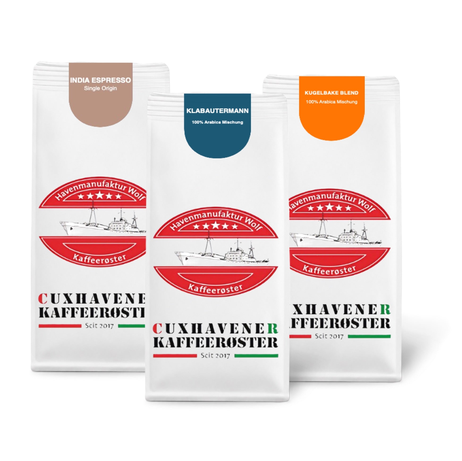 Weiße Kaffeetüten des Cuxhavener Kaffeeroesters eingebunden in Werbung für Vollautomat Vorteilspaket 3x1000g freigestellt vor weissem Hintergrund